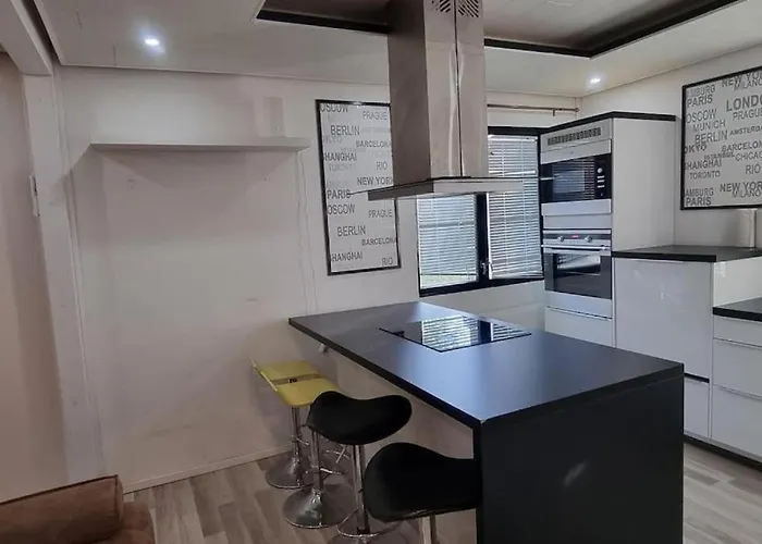 Apartment House For 4 Person Near Meyer